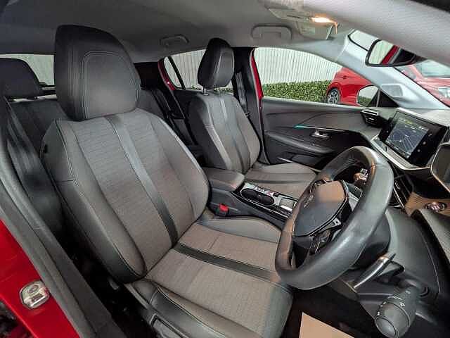 Peugeot 208 1.2 PureTech Allure Premium + EAT Euro 6 (s/s) 5dr Red