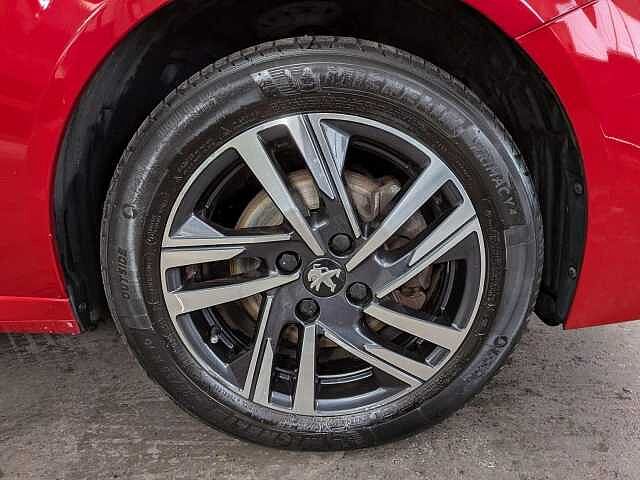 Peugeot 208 1.2 PureTech Allure Premium + EAT Euro 6 (s/s) 5dr Red