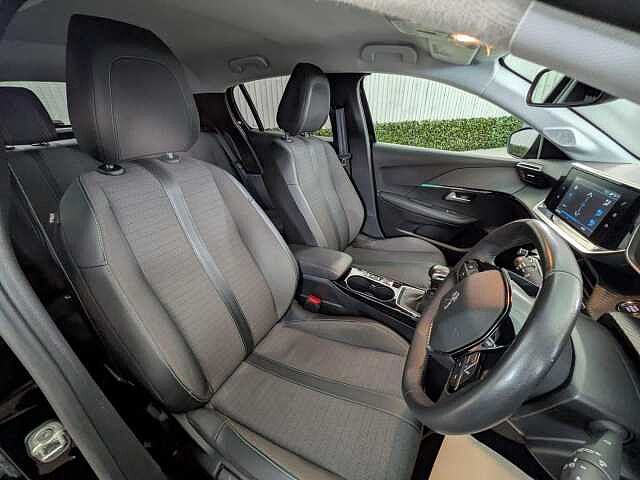 Peugeot 208 1.2 PureTech Allure Premium + Euro 6 (s/s) 5dr Black