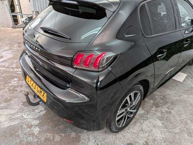Peugeot 208 1.2 PureTech Allure Premium + Euro 6 (s/s) 5dr Black