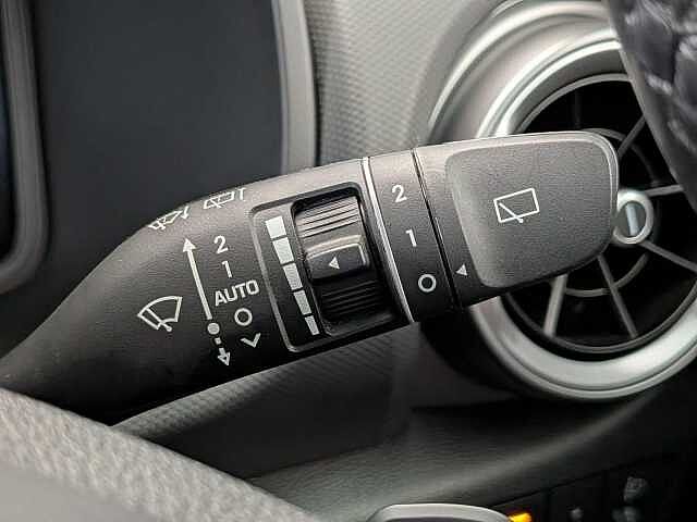 Hyundai KONA 39kWh Premium Auto 5dr (10.5kW Charger)