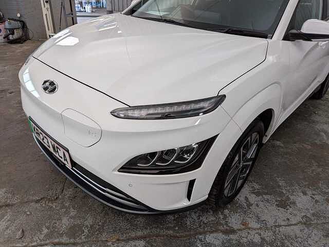 Hyundai KONA 39kWh Premium Auto 5dr (10.5kW Charger)